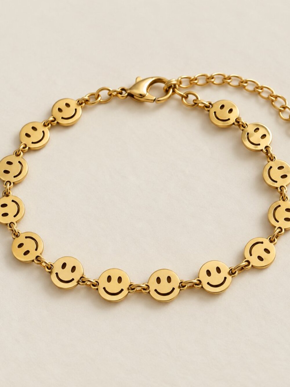 Smiley Face Chain Bracelet – Adjustable (Jewelry Bag Included)